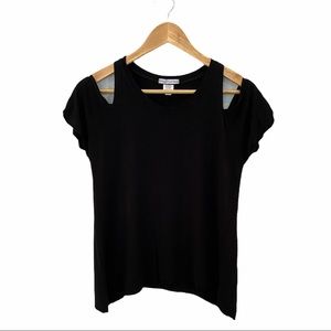 💛2/$25 Mona’s Clothing cold shoulder raw hem top